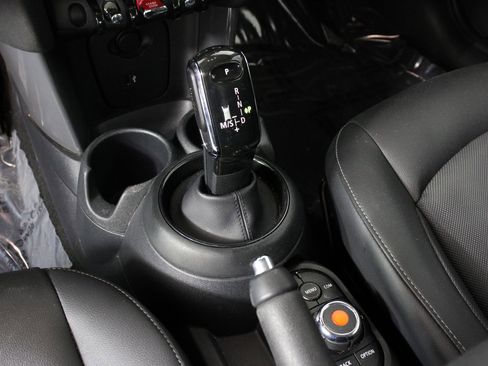 Used 2021 MINI Cooper 2-Door Hardtop image 15