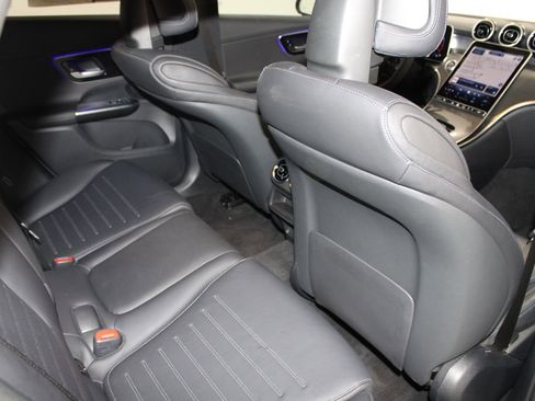 Used 2024 Mercedes-Benz GLC 300 4MATIC image 31