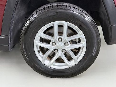 Used 2024 Jeep Grand Cherokee L Laredo RWD image 30