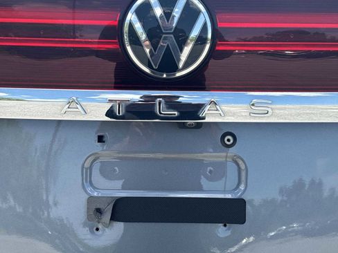 Certified 2024 Volkswagen Atlas Cross Sport SE FWD image 11