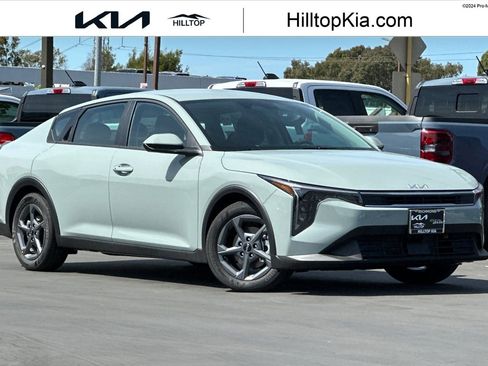 New 2026 Kia K4 LXS image 1
