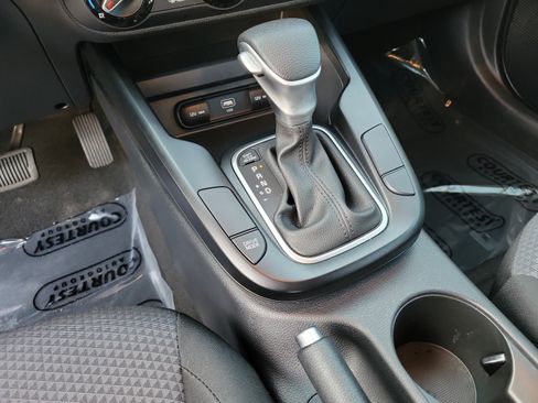 Used 2025 Kia Soul LX w/ LX Technology Package FWD image 21