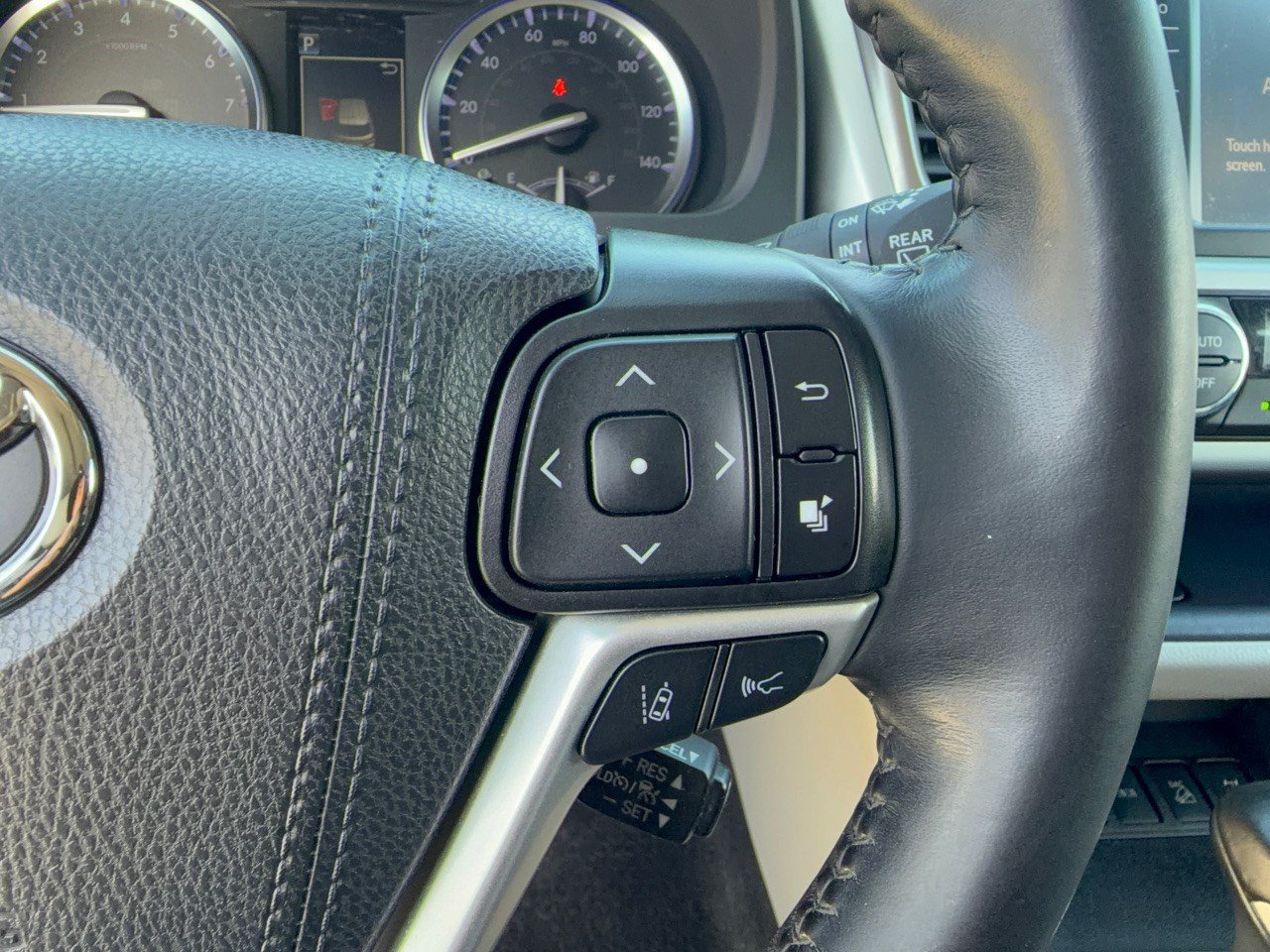 Used 2019 Toyota Highlander XLE AWD/4WD image 19