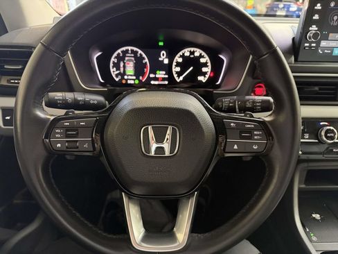 Used 2025 Honda Pilot EX-L image 9