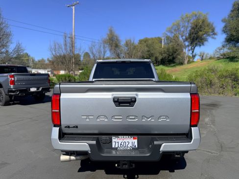 Used 2025 Toyota Tacoma TRD Off-Road image 7