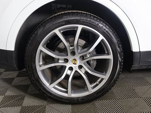Used 2023 Porsche Cayenne Platinum Edition image 23