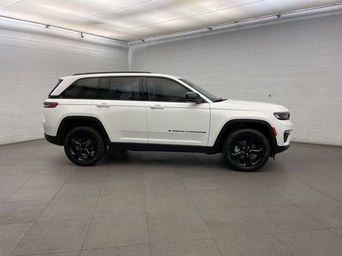 New 2025 Jeep Grand Cherokee Limited w/ Luxury Tech Group II image 2