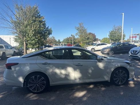 New 2025 Nissan Altima 2.5 SL image 8