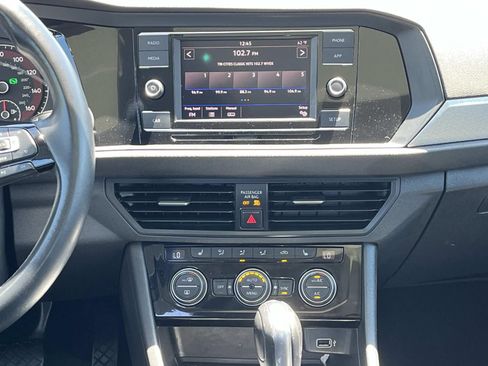 Used 2019 Volkswagen Jetta SE FWD image 16