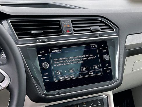 Used 2023 Volkswagen Tiguan SE w/ Panoramic Sunroof Package FWD image 7