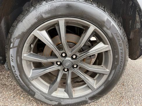 Used 2017 Ford Explorer XLT w/ XLT Appearance Package image 14