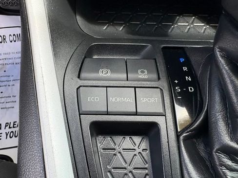 Used 2020 Toyota RAV4 LE FWD image 19