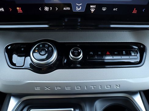 New 2025 Ford Expedition Active image 9