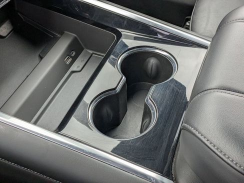 Used 2025 Chevrolet Suburban Z71 image 25