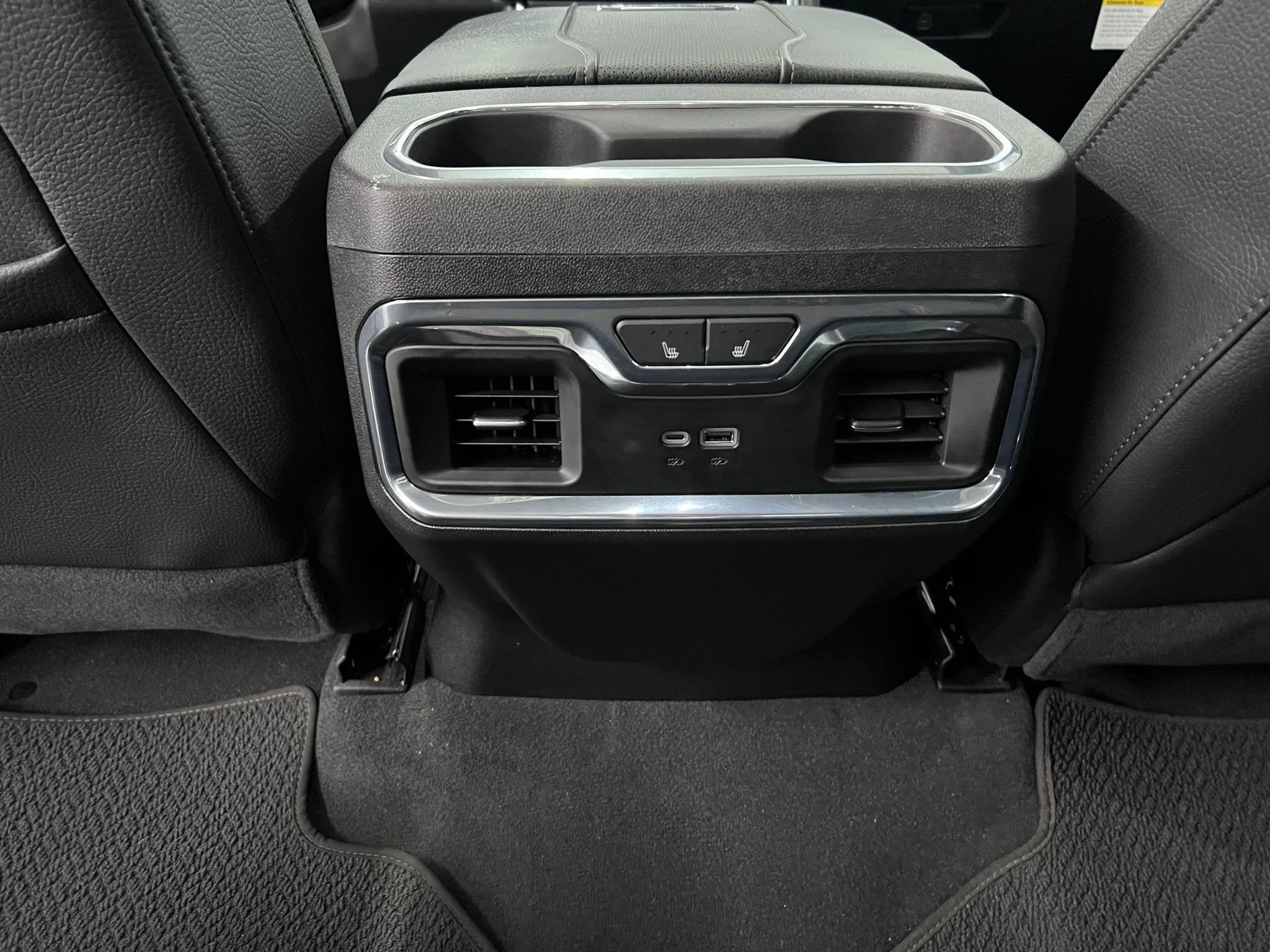 Used 2024 GMC Sierra 3500 Denali AWD/4WD image 29