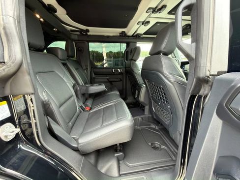 Used 2025 Ford Bronco Badlands w/ Sasquatch Package AWD/4WD image 12