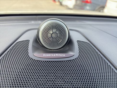 Used 2025 Volvo XC60 T8 Ultra w/ Protection Package Premier image 16