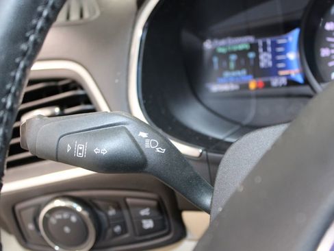 Used 2020 Ford Edge Titanium image 23