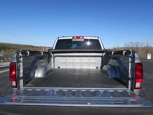 Used 2019 RAM 1500 Classic SLT image 13