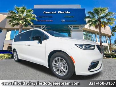 New 2026 Chrysler Pacifica Select