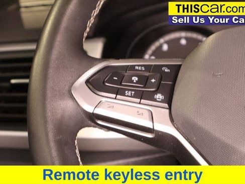 Used 2021 Volkswagen Atlas Cross Sport SE w/ Panoramic Sunroof Package FWD image 16