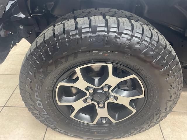 Used 2018 Jeep Wrangler Unlimited Sahara AWD/4WD image 19