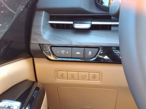 Used 2024 Kia Carnival EX FWD image 17