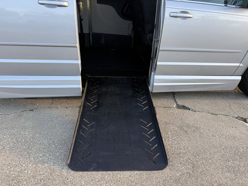 Used 2011 Dodge Grand Caravan Crew w/ Safety Sphere Group image 30