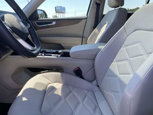 Certified 2026 Volkswagen Atlas SE w/ Panoramic Sunroof Package FWD image 16