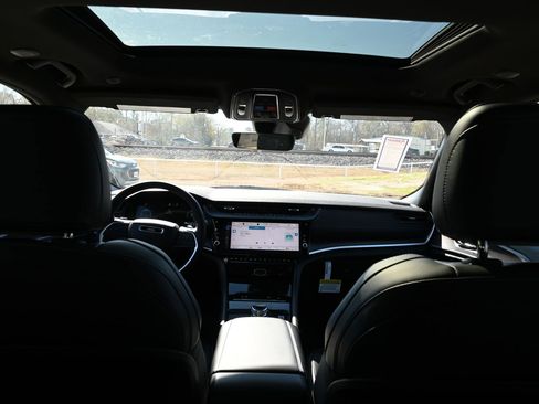 New 2026 Jeep Grand Cherokee Altitude image 28