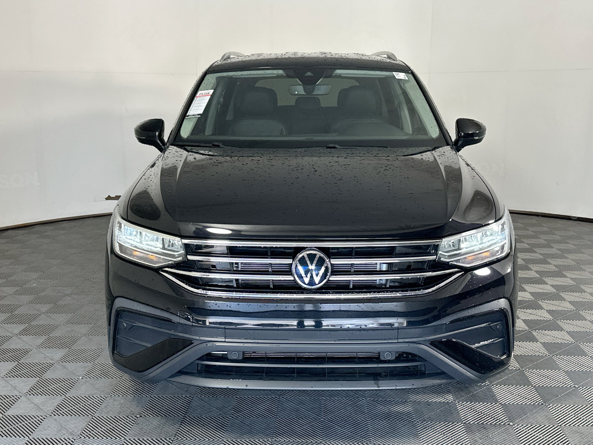 Used 2023 Volkswagen Tiguan SE FWD image 8