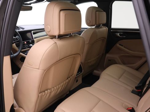 Used 2025 Porsche Macan image 16