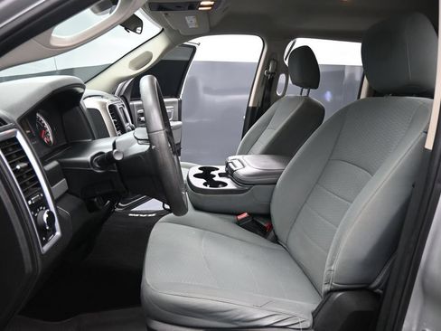 Used 2018 RAM 1500 Classic SLT RWD image 9