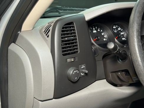 Used 2013 Chevrolet Silverado 1500 W/T RWD image 17