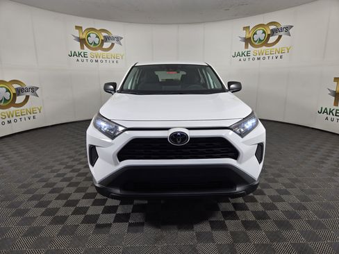 Used 2022 Toyota RAV4 LE AWD/4WD image 3