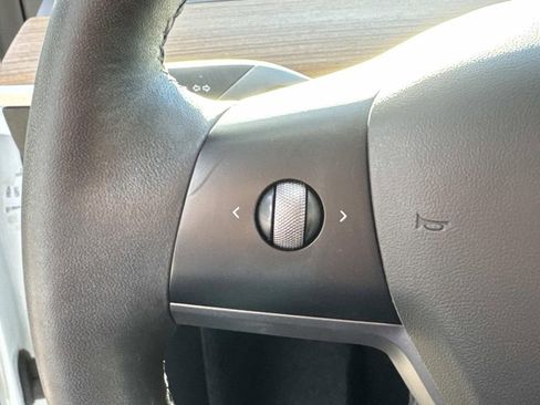 Used 2021 Tesla Model Y Long Range image 19