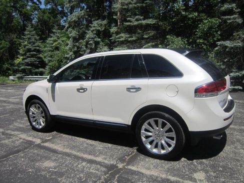 Used 2015 Lincoln MKX AWD w/ Equipment Group 102A image 18