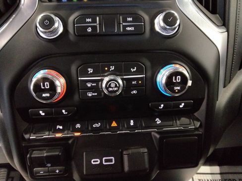 Used 2020 GMC Sierra 1500 Elevation image 19