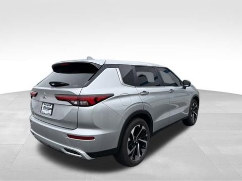 Used 2022 Mitsubishi Outlander SE image 11