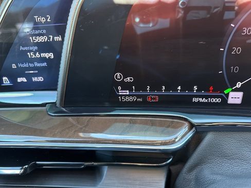 Used 2024 Cadillac Escalade ESV Premium Luxury Platinum image 29