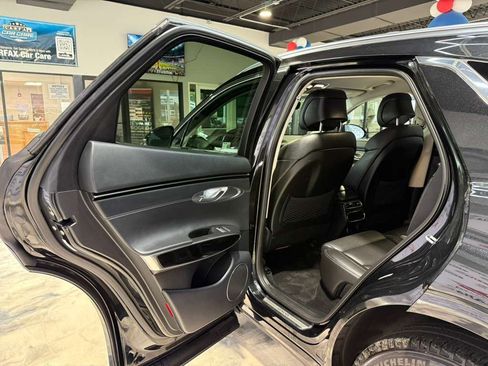 Used 2025 Genesis GV70 2.5T AWD/4WD image 28