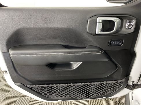 Used 2023 Jeep Wrangler Unlimited Rubicon 4xe w/ Cold Weather Group AWD/4WD image 15