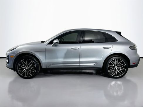 Certified 2025 Porsche Macan image 2