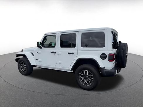 Used 2025 Jeep Wrangler Unlimited Sahara AWD/4WD image 10