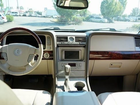 Used 2004 Lincoln Navigator Luxury image 11