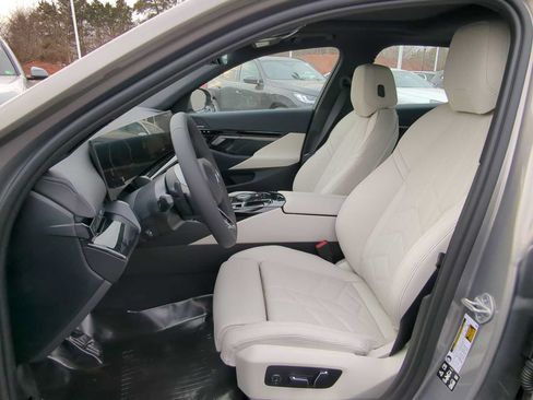 Used 2026 BMW 530i xDrive w/ M Sport Package AWD/4WD image 17