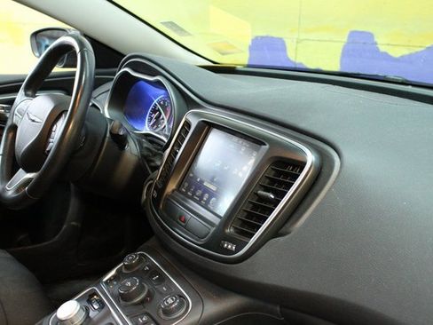Used 2016 Chrysler 200 Limited image 10