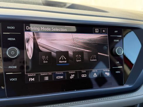 Certified 2024 Volkswagen Taos SE image 14