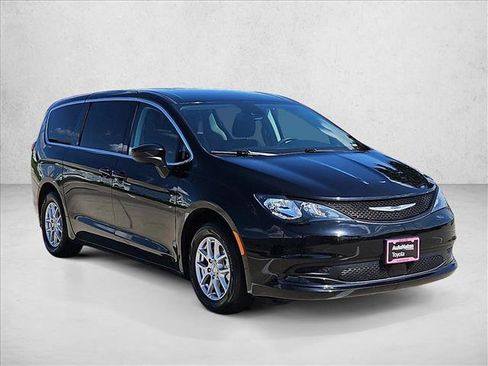 Used 2024 Chrysler Voyager LX FWD image 3
