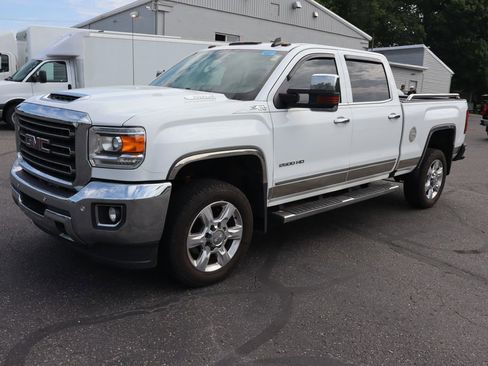 Used 2018 GMC Sierra 2500 SLT w/ Duramax Plus Package AWD/4WD image 2